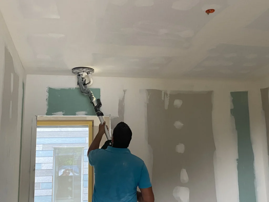 Vue d'un chantier en cours de maison écologique à ossature bois à Condé en Normandie