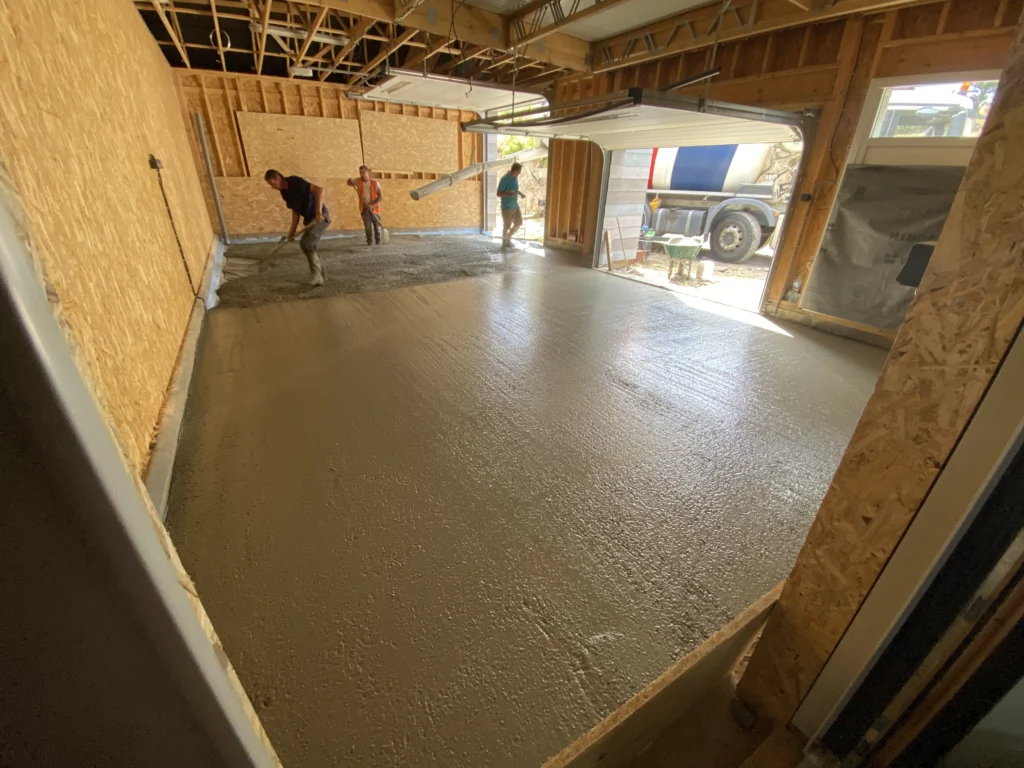 Vue d'un chantier de maison écologique à Condé en Normandie en cours de construction