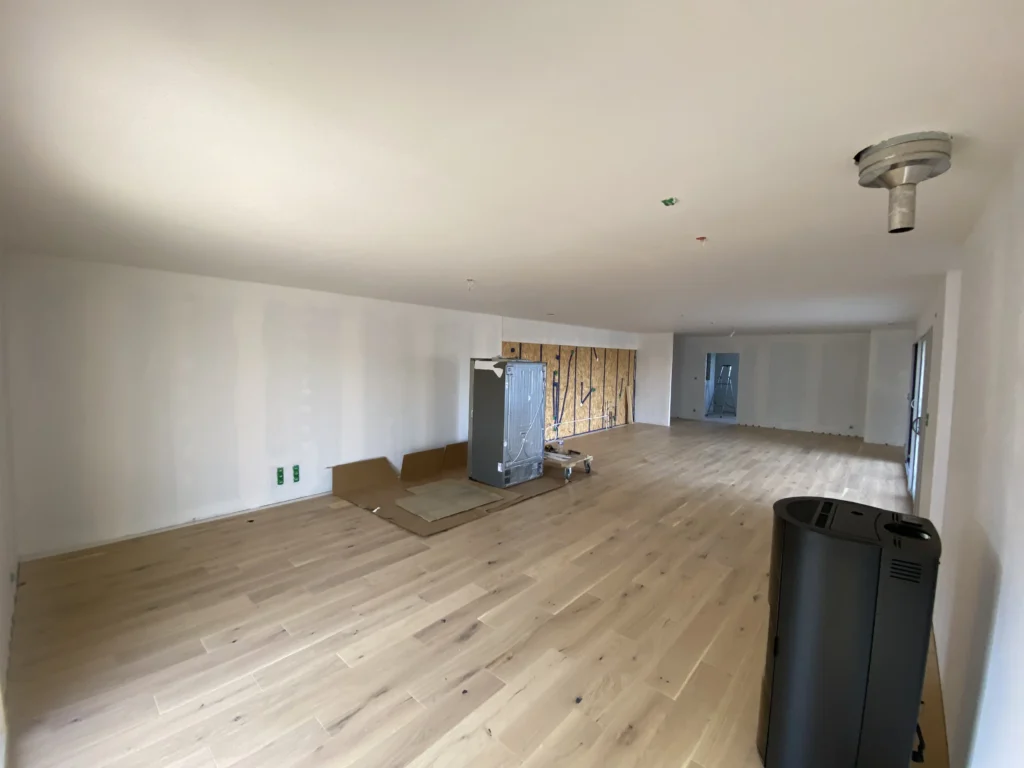 Vue d'une construction en cours de finalisation d'une maison écologique passive ossature bois en Normandie